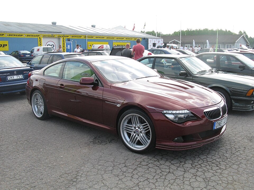 4.4 V8