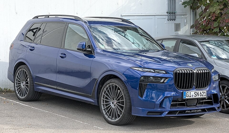 4.4 V8