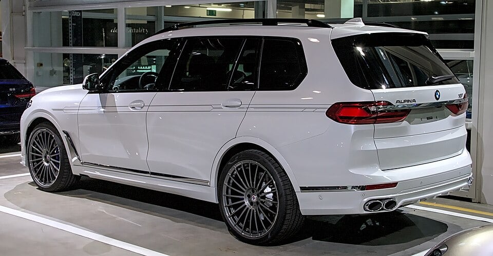 4.4 V8