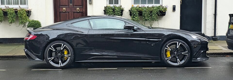 Aston Martin V12 Vanquish