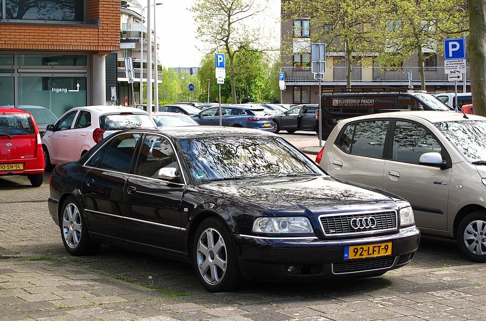 Audi S8 (D2)