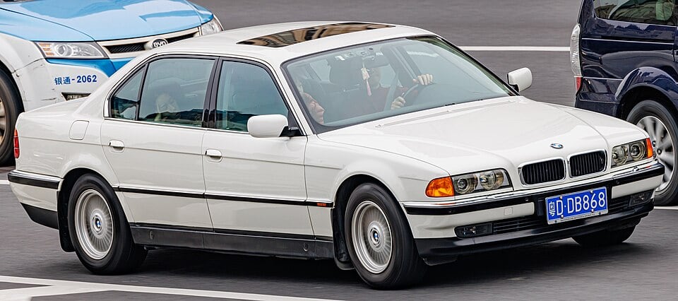 740i