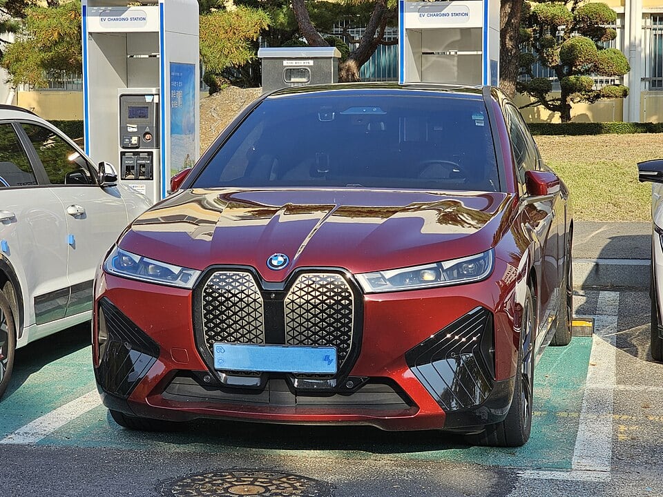 BMW iX (I20)