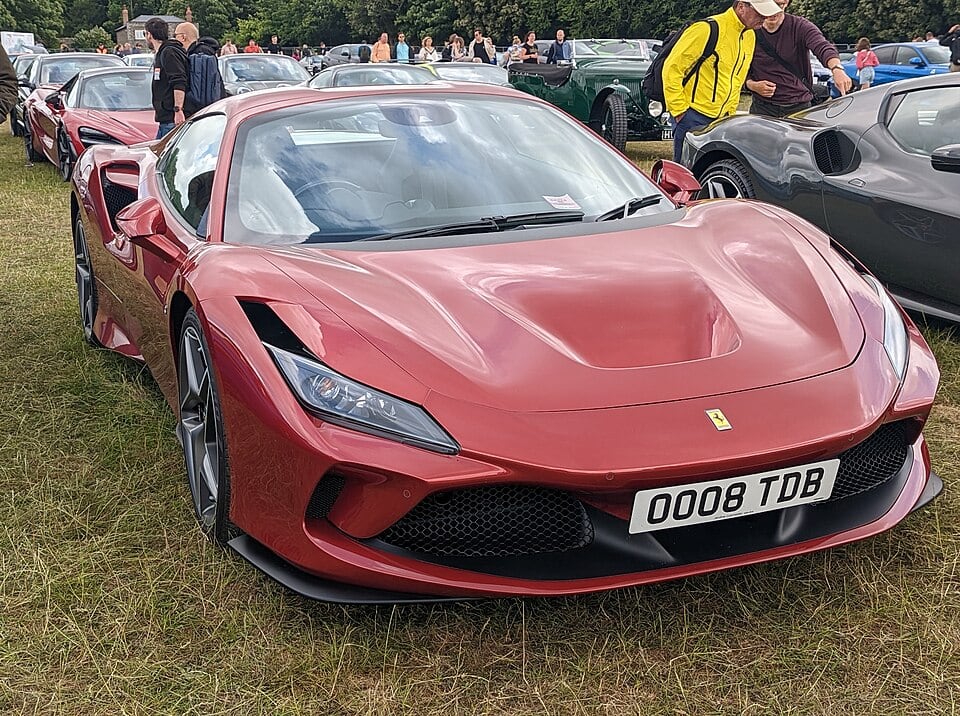 3.9 V8