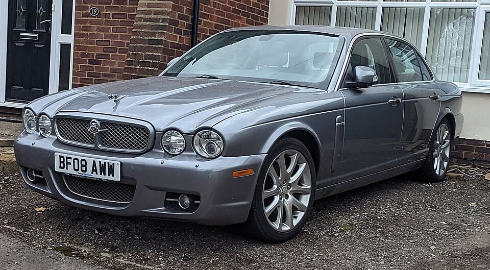 4.2 V8