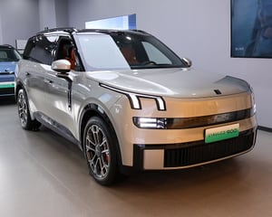 900