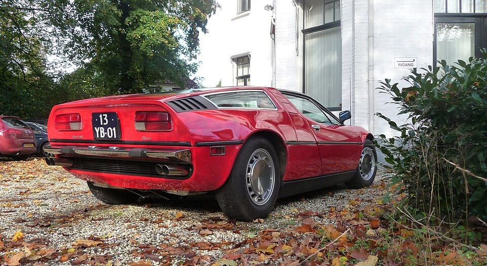 4.7 V8