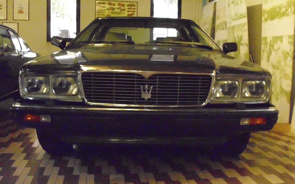 4.9 V8