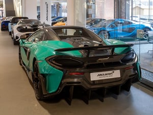 3.8 V8