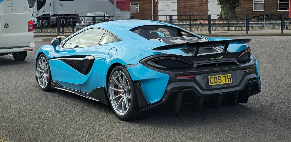 3.8 V8