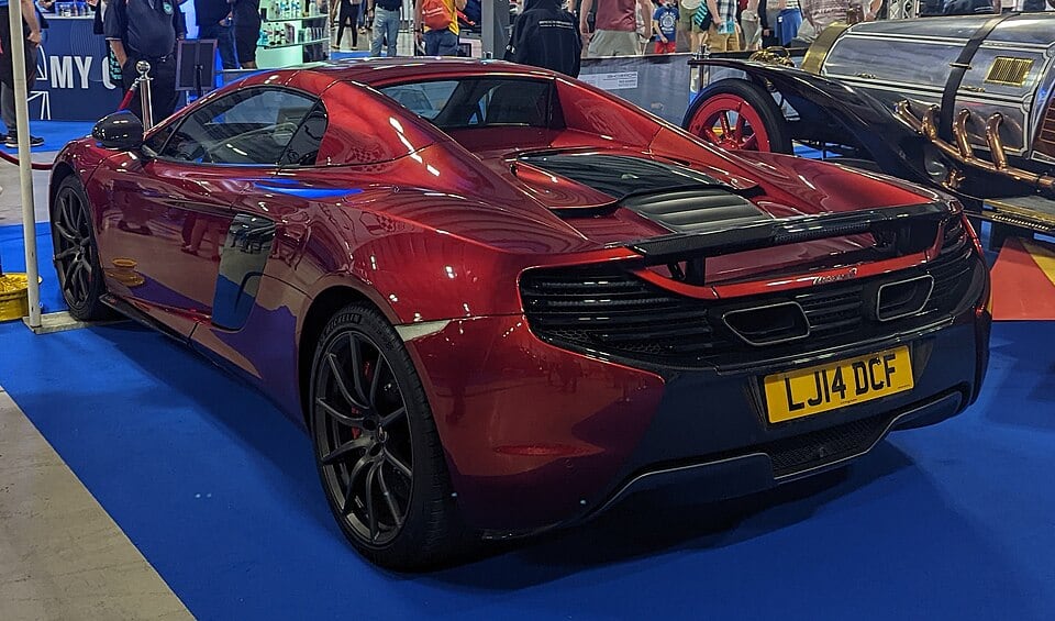 3.8 V8