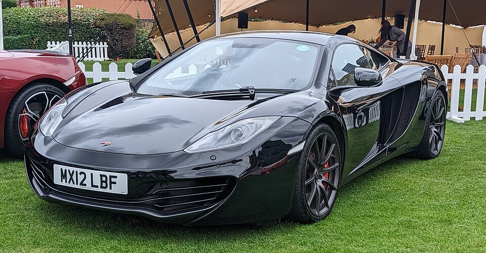 3.8 V8