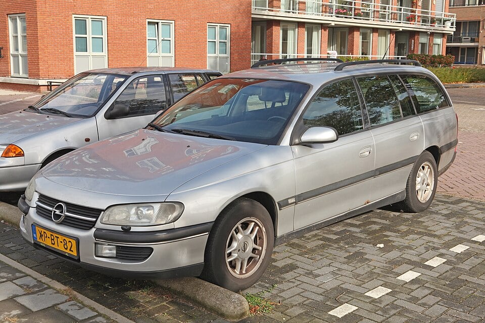 Opel Omega B Caravan · تحديث منتصف العمر 1999