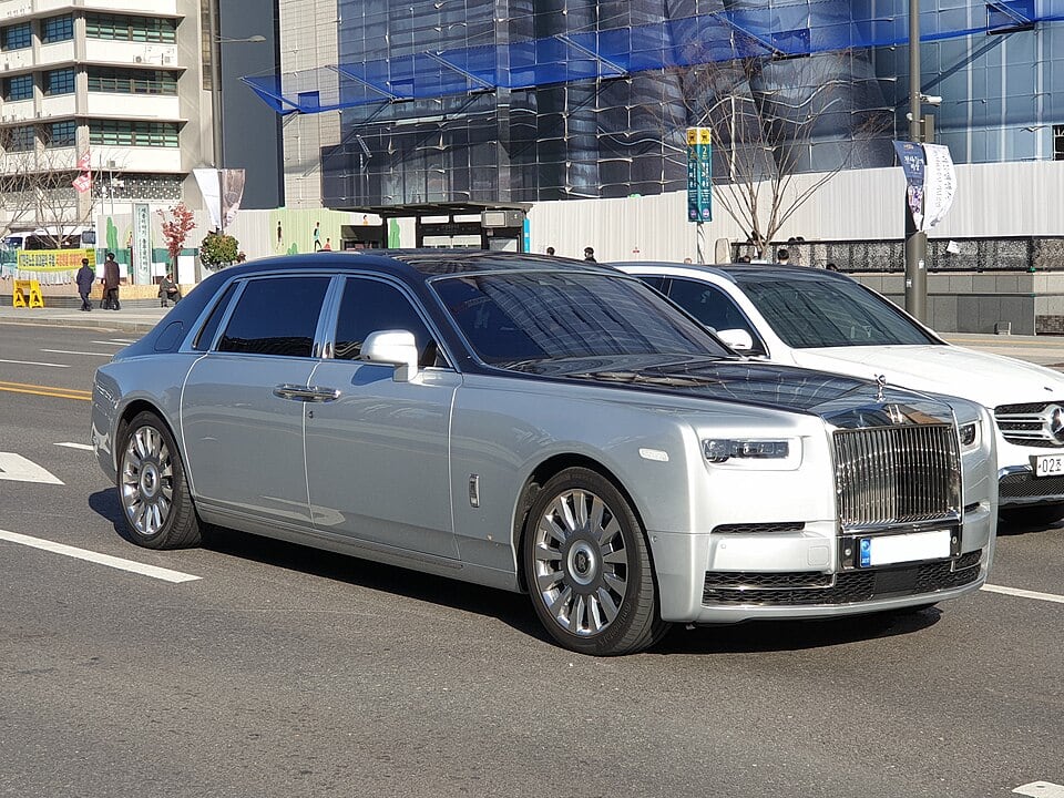 Rolls-Royce Phantom VIII Extended Wheelbase